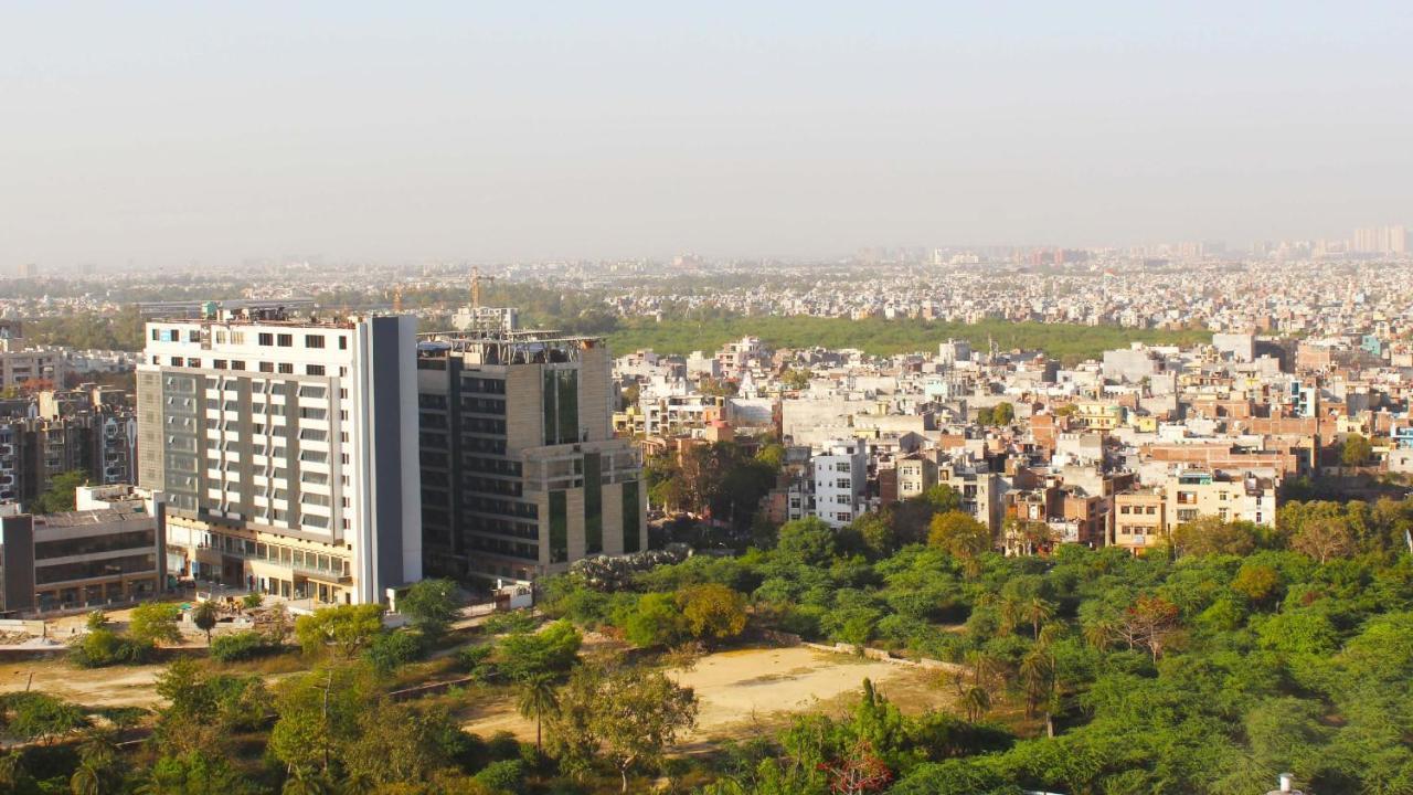 Holiday Inn New Delhi Mayur Vihar Noida By Ihg Nova Deli Exterior foto View of Noida