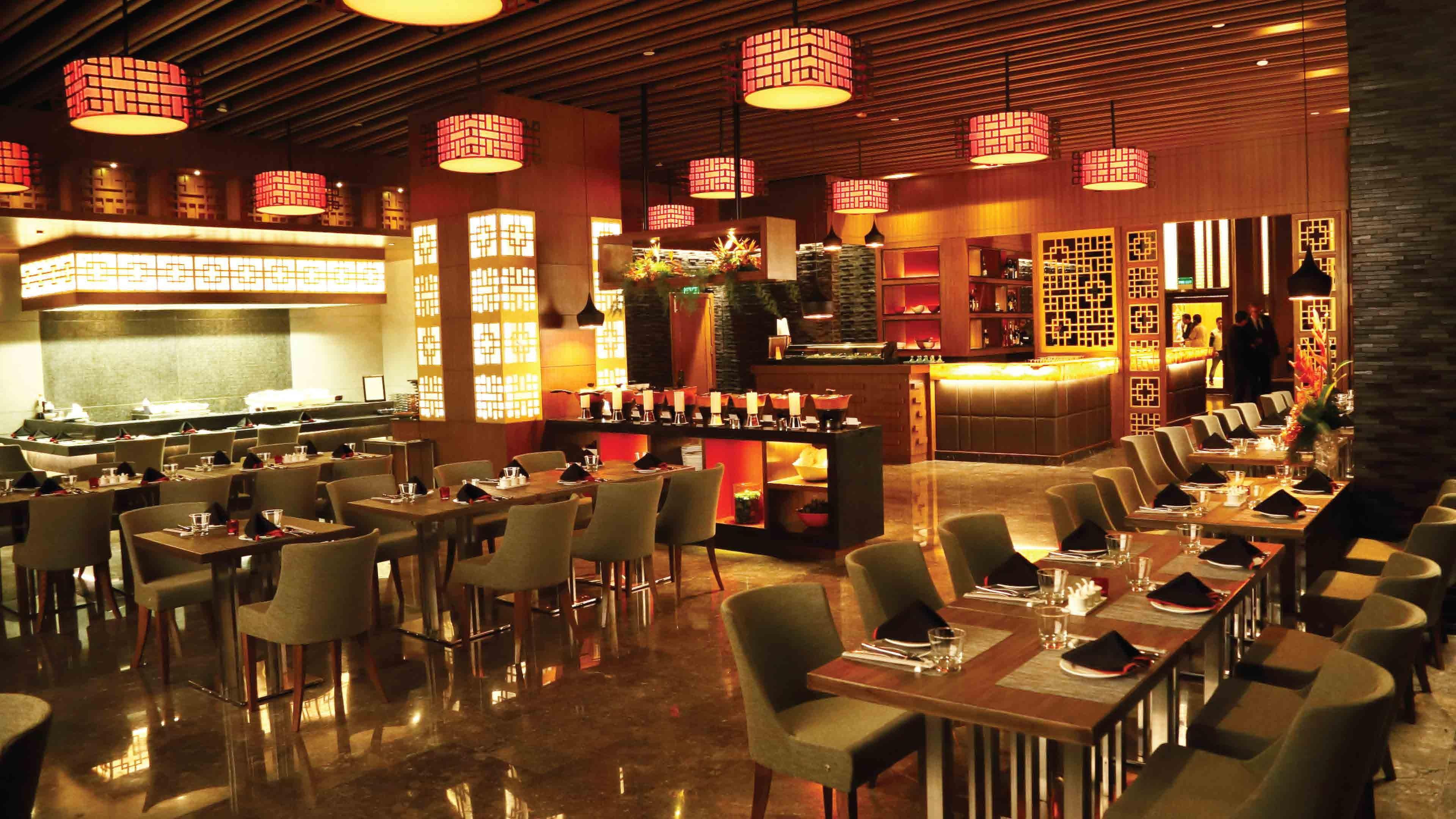 Holiday Inn New Delhi Mayur Vihar Noida By Ihg Nova Deli Exterior foto The interior of the restaurant