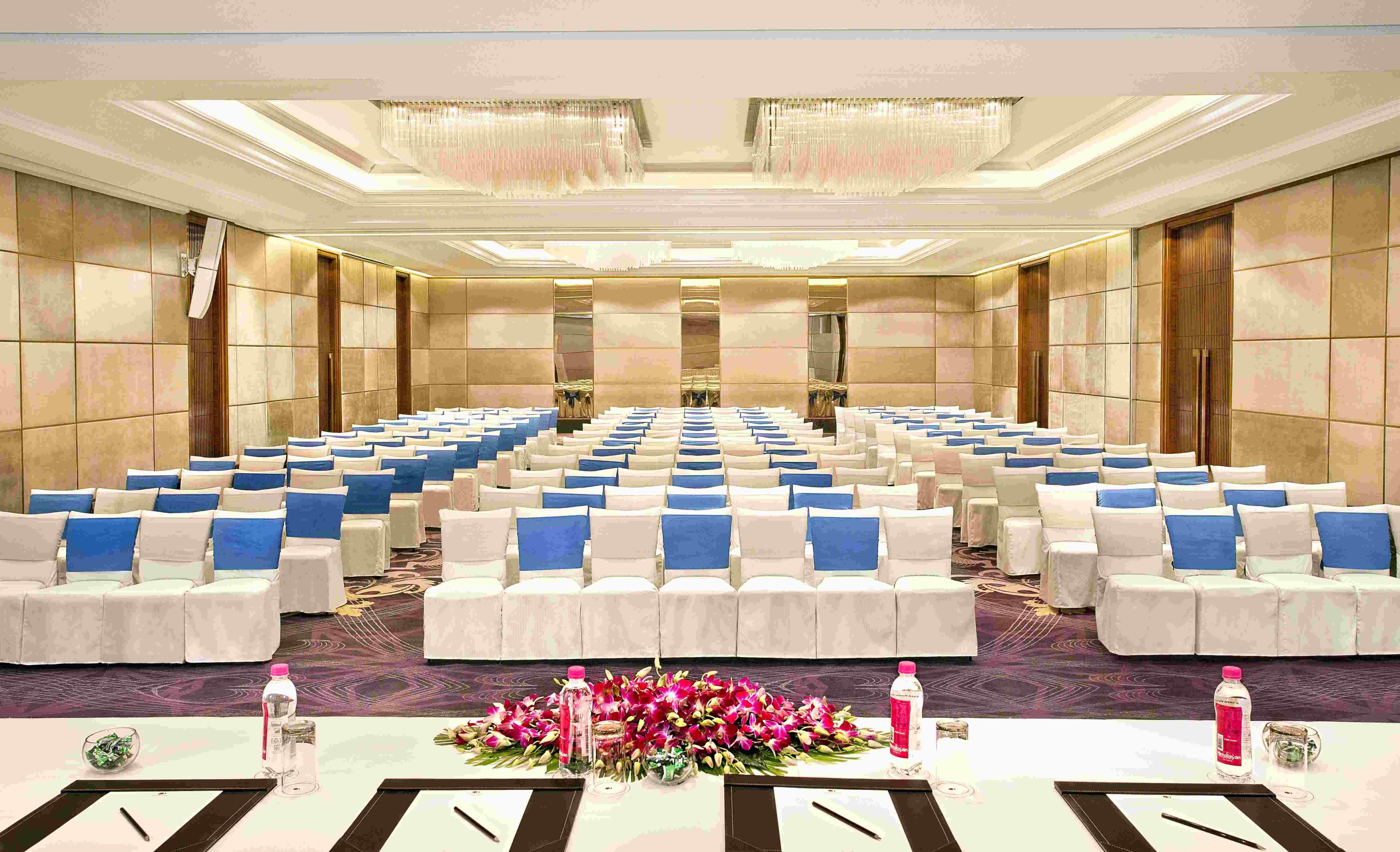 Holiday Inn New Delhi Mayur Vihar Noida By Ihg Nova Deli Exterior foto The Grand Ballroom