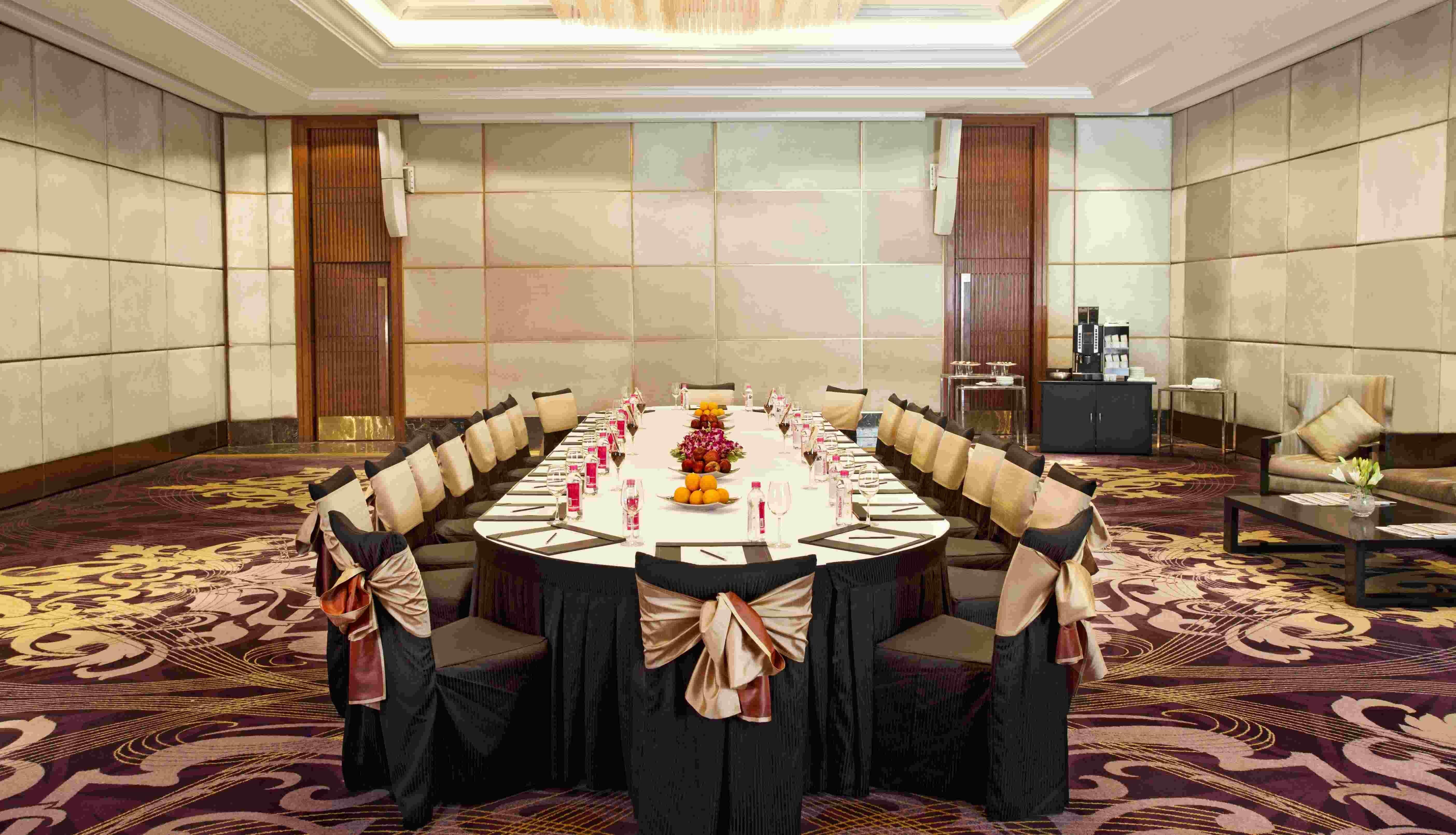 Holiday Inn New Delhi Mayur Vihar Noida By Ihg Nova Deli Exterior foto The Imperial Hall