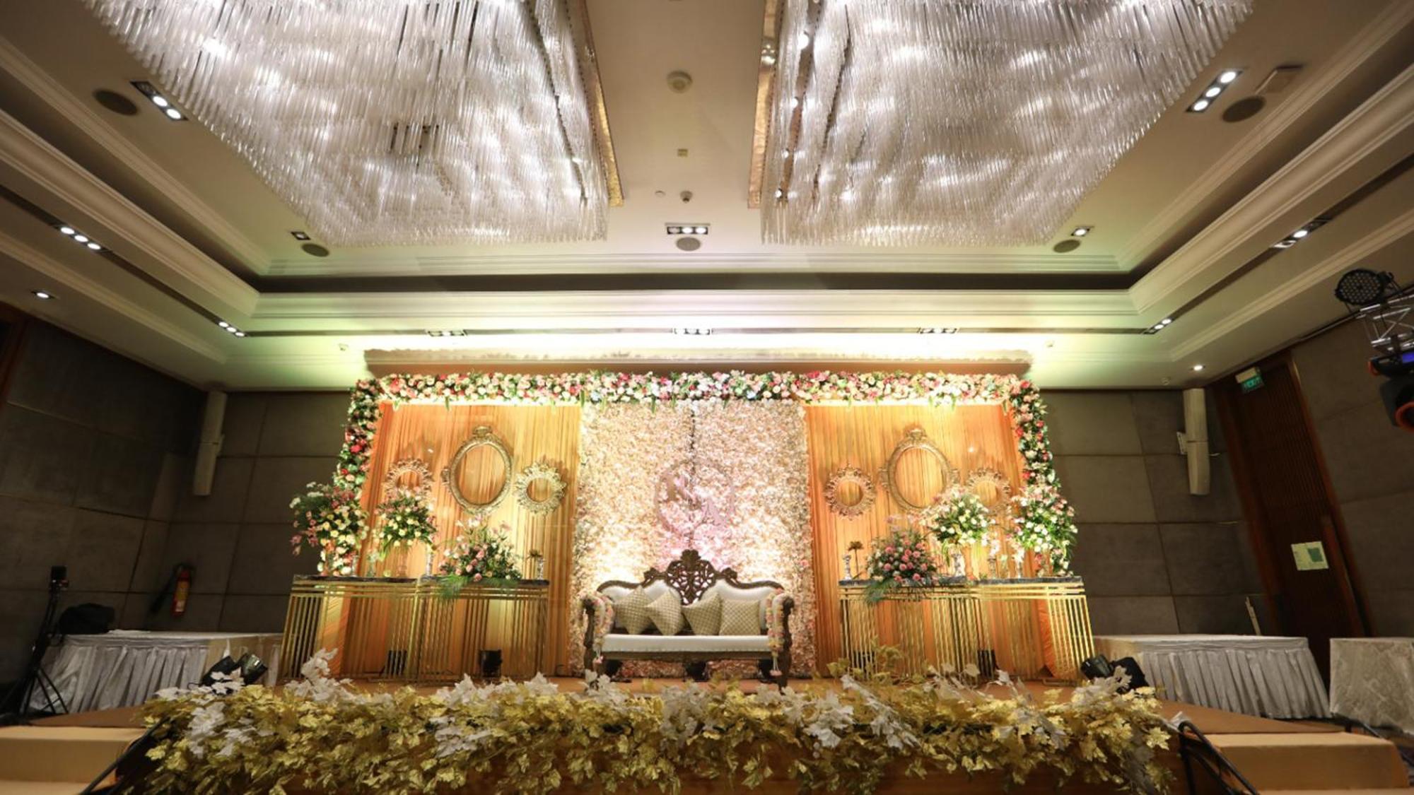 Holiday Inn New Delhi Mayur Vihar Noida By Ihg Nova Deli Exterior foto A modern Indian wedding reception