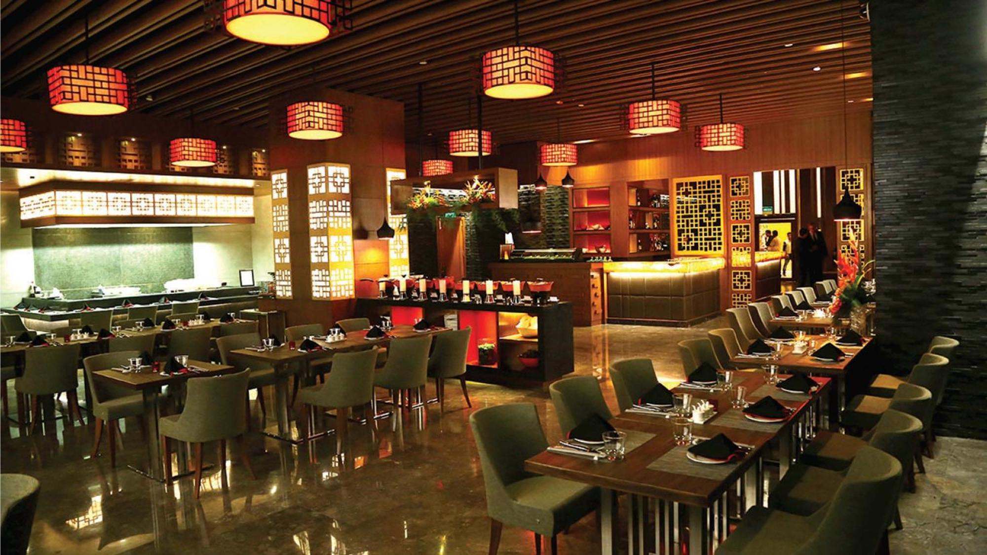 Holiday Inn New Delhi Mayur Vihar Noida By Ihg Nova Deli Exterior foto The interior of the restaurant