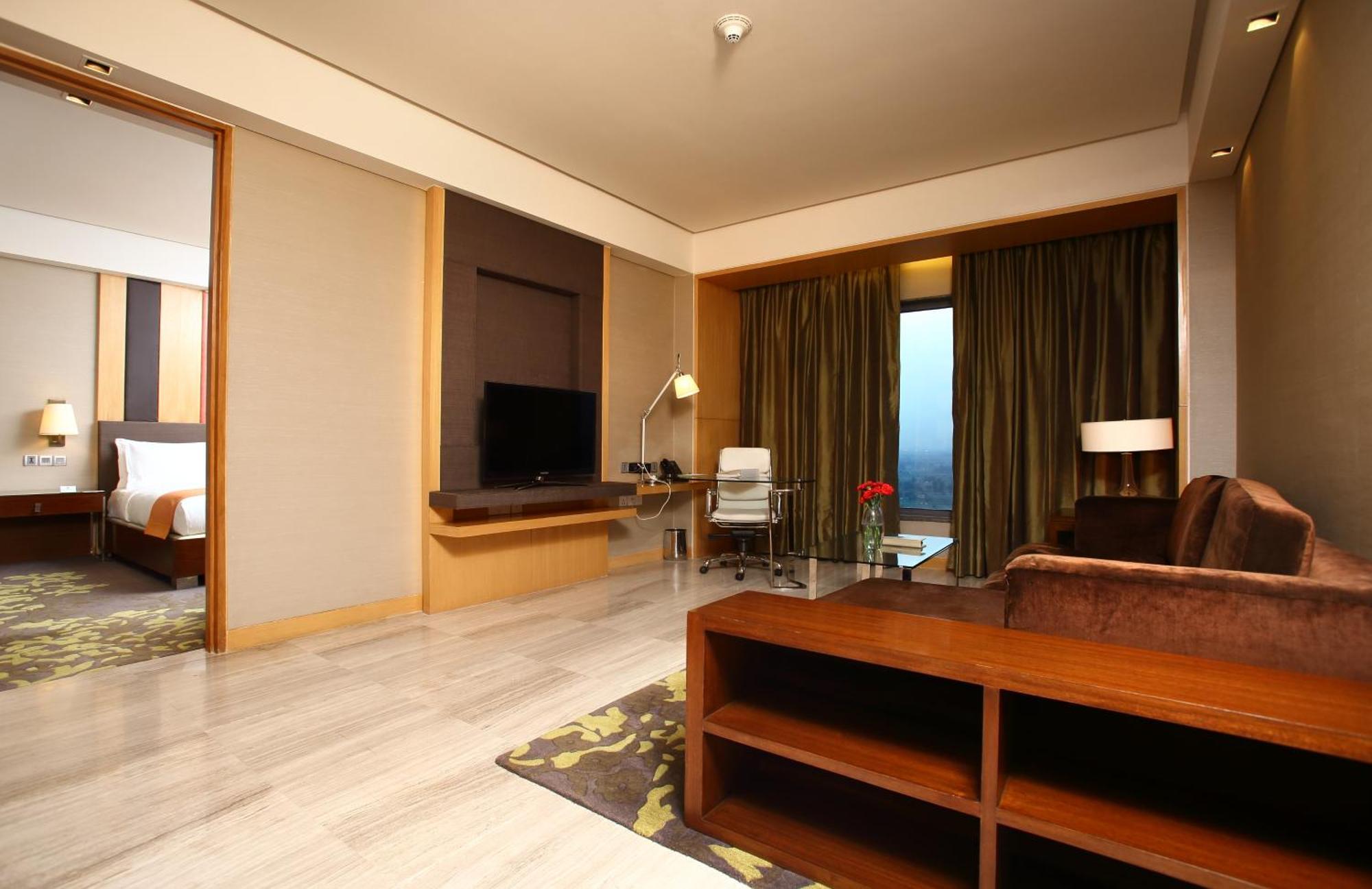 Holiday Inn New Delhi Mayur Vihar Noida By Ihg Nova Deli Exterior foto