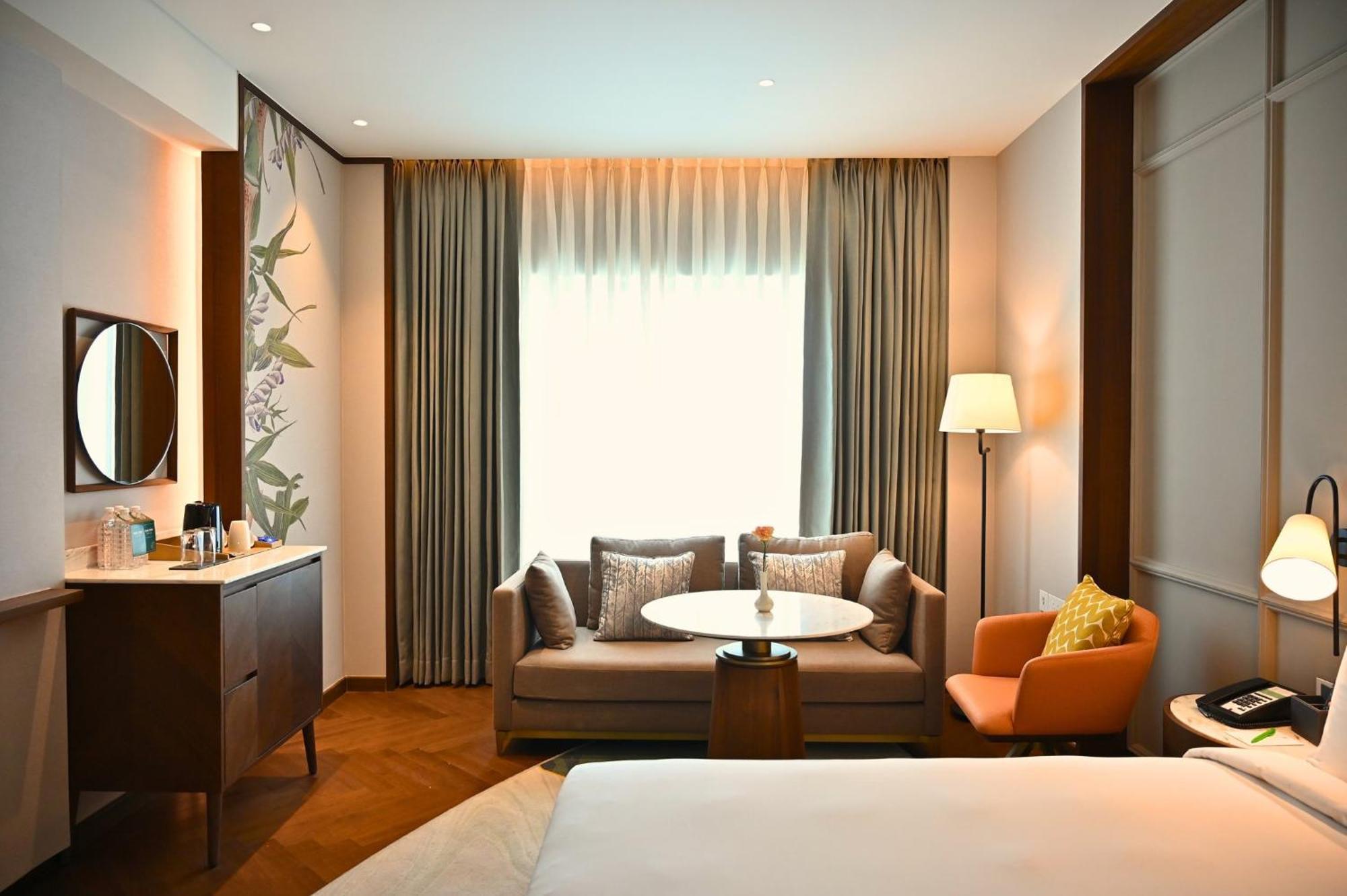 Holiday Inn New Delhi Mayur Vihar Noida By Ihg Nova Deli Exterior foto