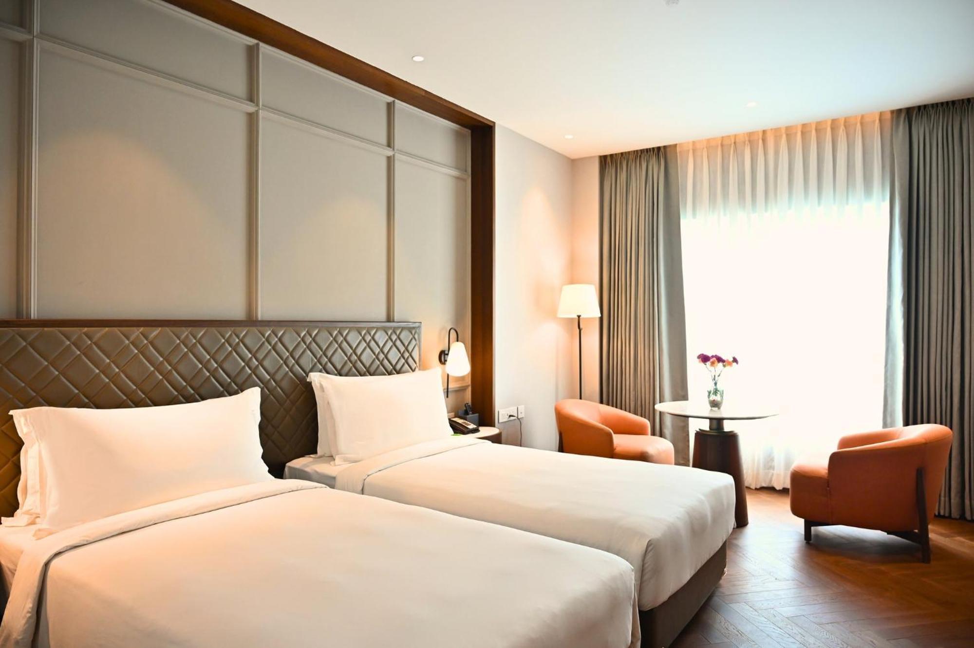 Holiday Inn New Delhi Mayur Vihar Noida By Ihg Nova Deli Exterior foto